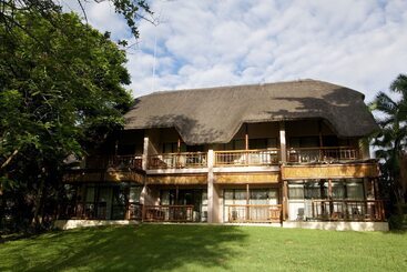 هتل Cresta Mowana Safari Resort & Spa