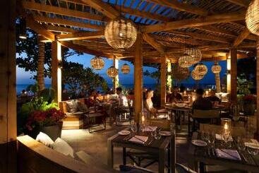 هتل Grace Bay Club