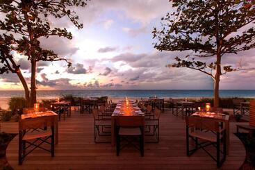 هتل Grace Bay Club