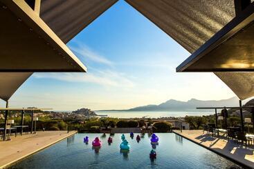 ホテル La Villa Calvi