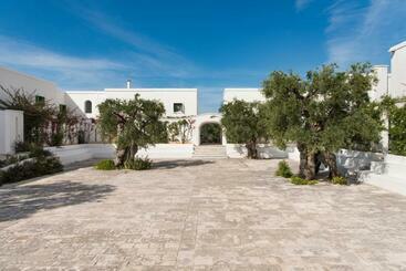 هتل Masseria Il Melograno