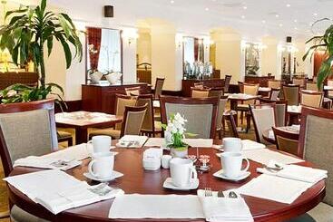 호텔 Moscow Marriott Tverskaya