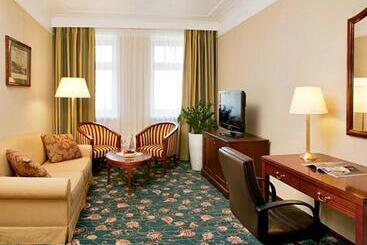 호텔 Moscow Marriott Tverskaya