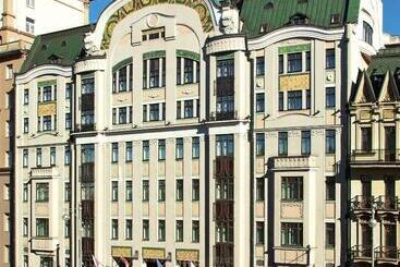 호텔 Moscow Marriott Tverskaya