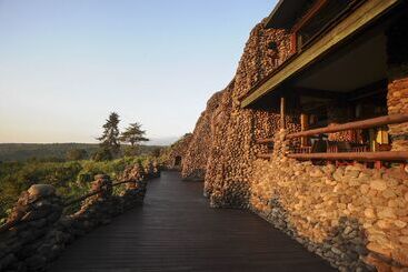 בית מלון כפרי Ngorongoro Serena Safari Lodge