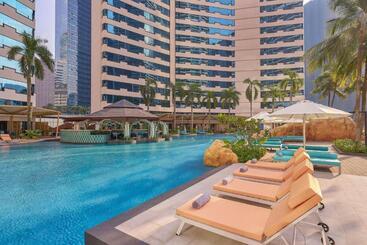 Renaissance Kuala Lumpur Hotel & Convention Centre
