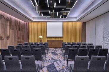 Renaissance Kuala Lumpur Hotel & Convention Centre