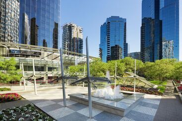 هتل Sheraton Vancouver Wall Centre