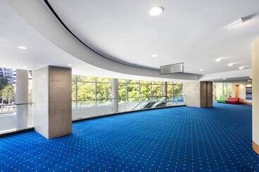هتل Sheraton Vancouver Wall Centre