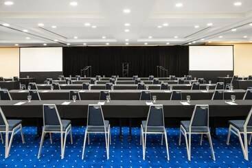 هتل Sheraton Vancouver Wall Centre
