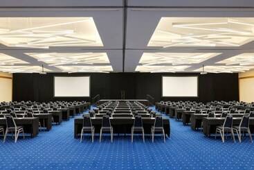 هتل Sheraton Vancouver Wall Centre