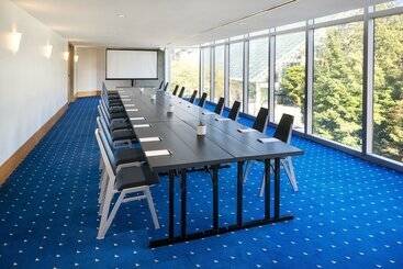 هتل Sheraton Vancouver Wall Centre