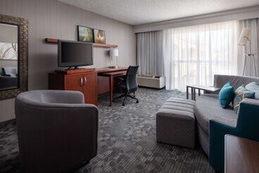 هتل Sonesta Select Camarillo