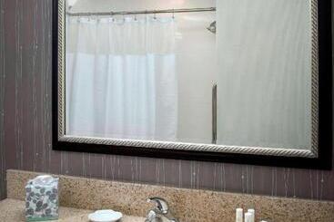 هتل Sonesta Select Newark Christiana Mall