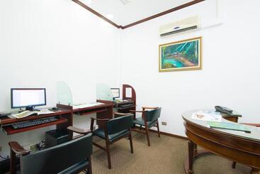 Apartotel & Suites Villas Del Rio