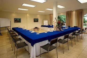 Apartotel & Suites Villas Del Rio
