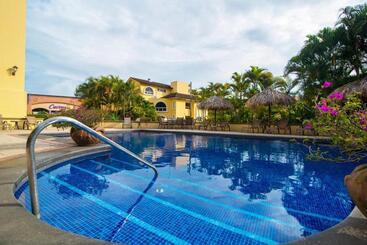 Apartotel & Suites Villas Del Rio