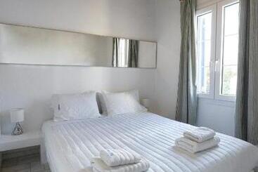 هتل Andromeda Residence