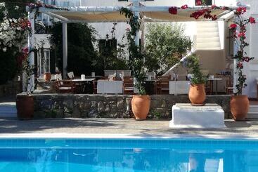 هتل Andromeda Residence