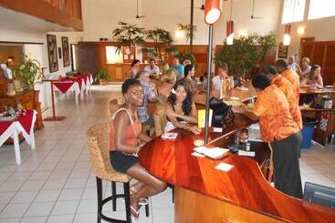 هتل Bedarra Beach Inn