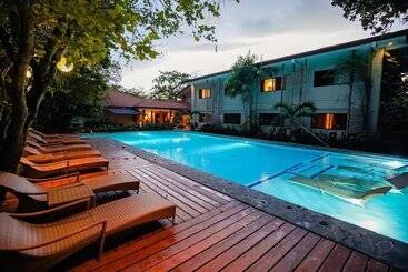 هتل Cebu White Sands Resort And Spa