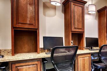 هتل Comfort Inn & Suites At Copeland Tower