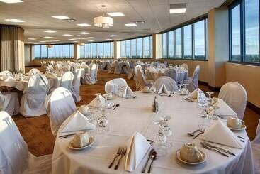 هتل Comfort Inn & Suites At Copeland Tower