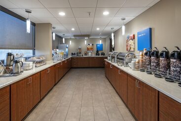 هتل Comfort Inn & Suites At Copeland Tower