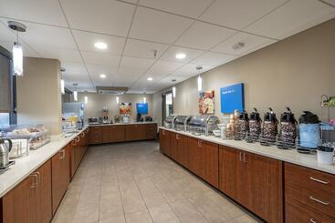 هتل Comfort Inn & Suites At Copeland Tower