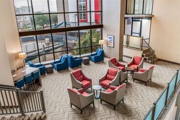 هتل Comfort Inn & Suites At Copeland Tower