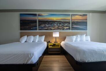 هتل Days Inn By Wyndham Carlsbad