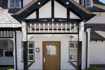 هتل Donington Park Farmhouse