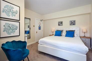 هتل Easington Guest House