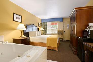 호텔 Howard Johnson By Wyndham Lake Front Park Kissimmee