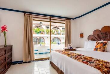 هتل Los Arcos Suites