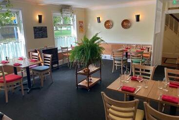 هتل Newell Bistro And Rooms