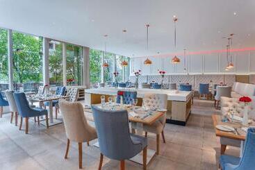 هتل NH Collection Plaza Santiago