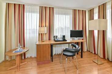 هتل NH München City Süd
