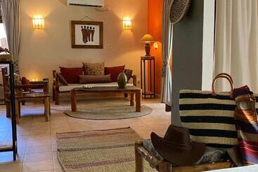 هتل Pinewood Beach Resort And Spa