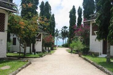 هتل Pinewood Beach Resort And Spa