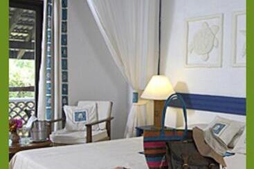 هتل Pinewood Beach Resort And Spa