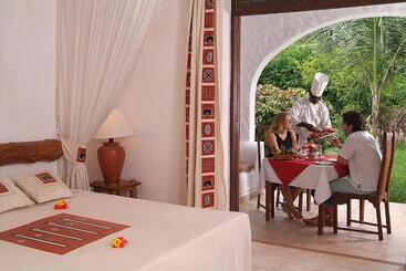 هتل Pinewood Beach Resort And Spa