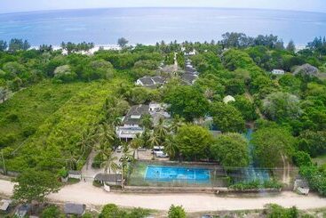 هتل Pinewood Beach Resort And Spa