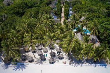 هتل Pinewood Beach Resort And Spa