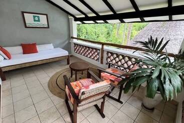 هتل Pinewood Beach Resort And Spa