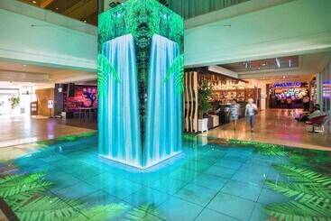 Pullman Reef Hotel Casino