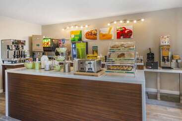 هتل Quality Inn & Suites Kissimmee By The Lake
