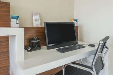 هتل Quality Inn & Suites Kissimmee By The Lake