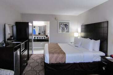 هتل Quality Inn & Suites Kissimmee By The Lake