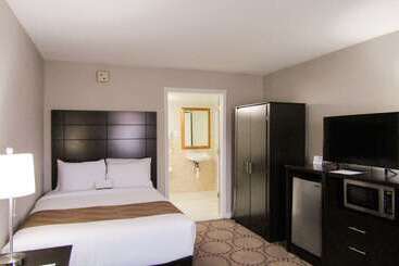 هتل Quality Inn & Suites Kissimmee By The Lake